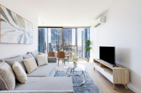 Stunning Top Floor City Views 2BR Gem, Central CBD